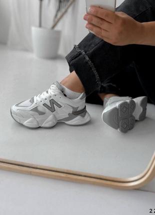 Жіночі кросівки шкіряні та замшеві білі з сірим7 фото