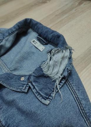 Стильная джинсовая куртка oversize ginatricot, джинсовка c укороченным рукавом5 фото