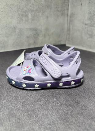 Детские сандалии crocs girls fun lab unicorn charm sandal1 фото