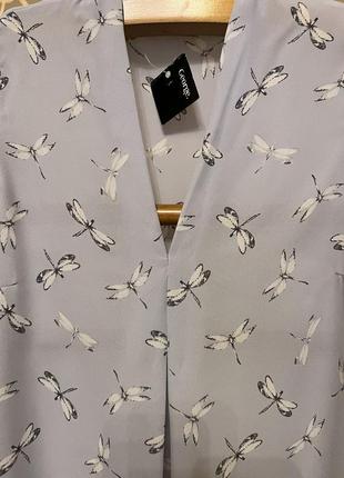 Очень красивая и стильная брендовая блузка в стрекозах 22.4 фото