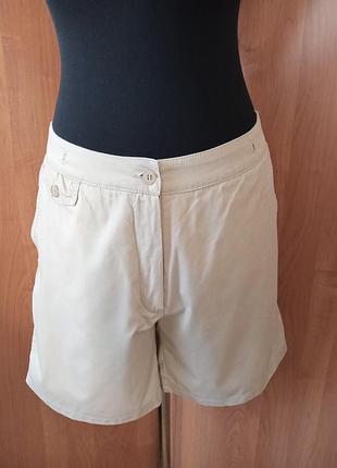 Шорти бежеві розмір 42