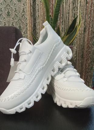 Кроссовки женские р. 38