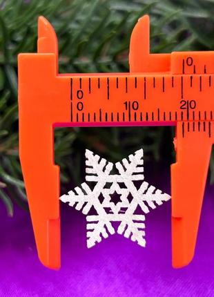 Дерев'яний декор новорічний "сніжинки" 2 см білий- 35 шт/уп3 фото