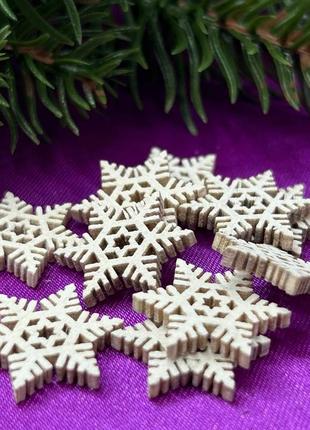 Деревянный декор новогодний снежинки 2 см белый- 35 шт/уп2 фото