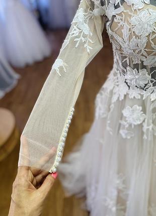 Шикарное свадебное платье со шлейфом