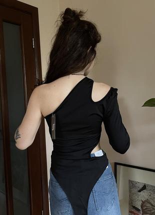Новый боди с актуальными вырезами2 фото