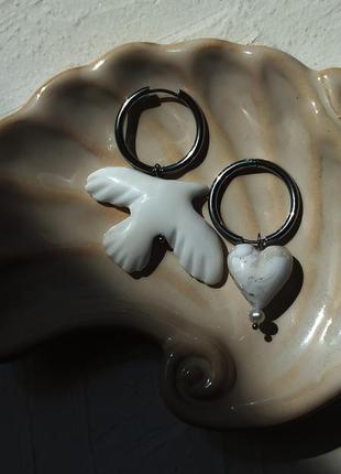 Серьги с белой птичкой