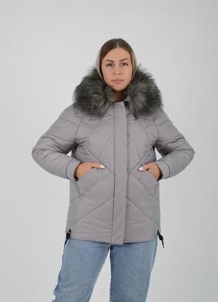 Якісна коротка зимова молодіжна тепла куртка з хутром на капюшоні7 фото