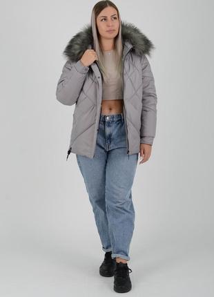 Якісна коротка зимова молодіжна тепла куртка з хутром на капюшоні4 фото