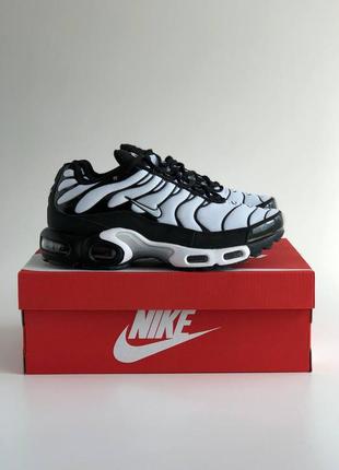 Nike air max plus tn black white чорні з білим кросівки найк ейр макс тн плюс