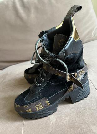 Ботинки женские louis vuitton laureate platform desert boot black womens размер 37 24 см замш, натуральная кожа состояние отличное кода есть