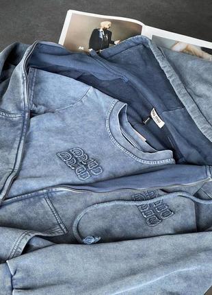 Женский костюм