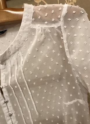 Очень красивая и стильная брендовая блузка белого цвета.5 фото