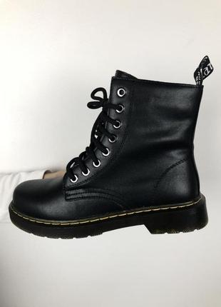 Жіночі черевики на шнурівці чорні шкіряні dr. martens, мартінси