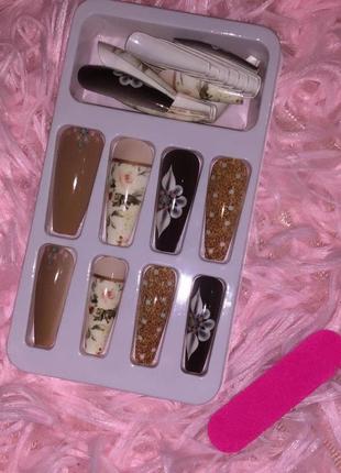 Накладні нігті