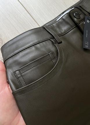 Стильные брюки из эко кожи, бренд mango6 фото
