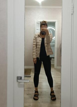 Демисезонная куртка микропуховик бежевая
