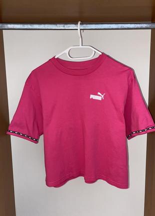 Укорочена яскрава футболка пума
