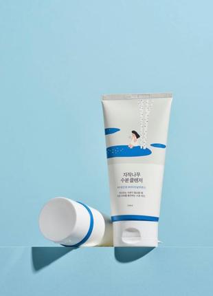 Гель для очищения кожи с березовым соком round lab birch juice moisturizing cleanser 150 ml