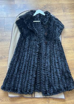 Вʼязана жилетка з вставками натурального хутра норки