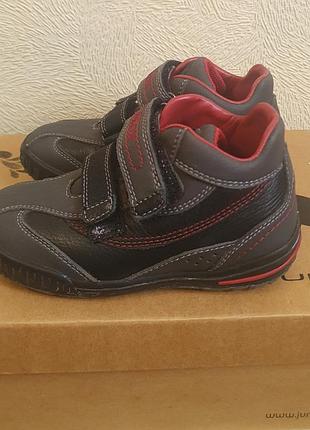 Продам детские кроссовки geox, в 27 размере, новые