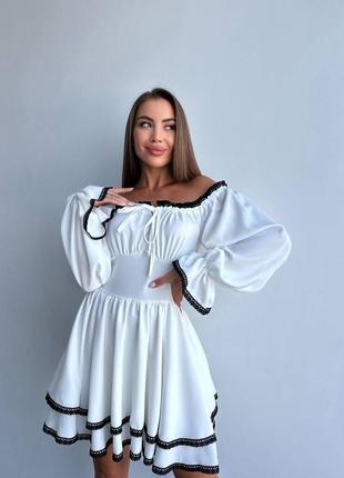 Сукня міні рукава манжети кльош з відкритими плечима з імітацією корсету плаття чорна біла з мереживом з рюшками трендова стильна