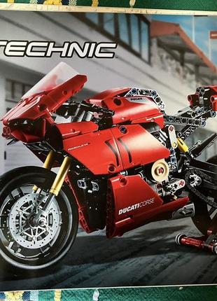 Конструктор lego ducati panigale v4 r (42107)4 фото