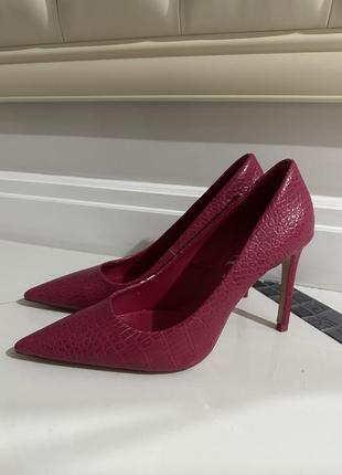 Туфли лодочки zara 39