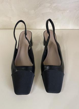 Кожаные туфли в стиле chanel