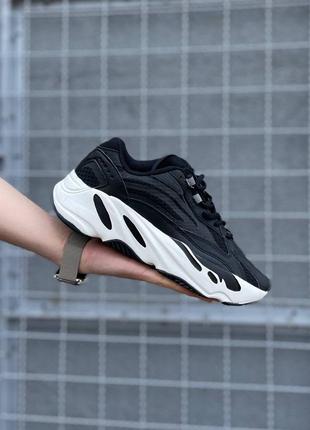 Кроссовки мужские adidas yeezy boost 700 v2 черные с белым3 фото