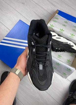 Кроссовки мужские adidas yeezy boost 700 v2 черные с белым9 фото