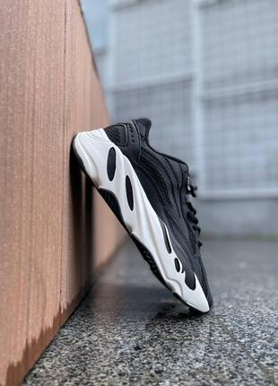 Кроссовки мужские adidas yeezy boost 700 v2 черные с белым5 фото