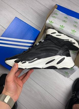 Кроссовки мужские adidas yeezy boost 700 v2 черные с белым8 фото