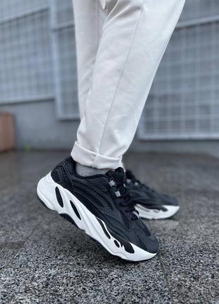 Кроссовки мужские adidas yeezy boost 700 v2 черные с белым2 фото