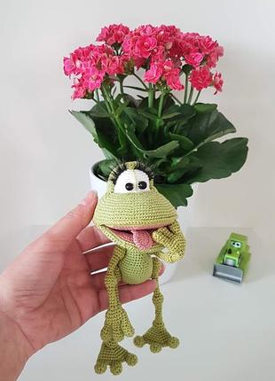 Лягушонок вязаный