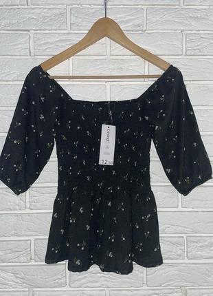 Чорна блузка з квітковим принтом