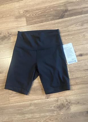Шорти для тренироаок lululemon.
