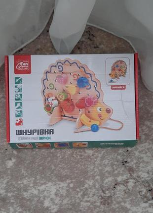 Развивающая игрушка шнуровка ежей