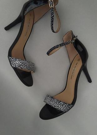 Босоніжки жіночі