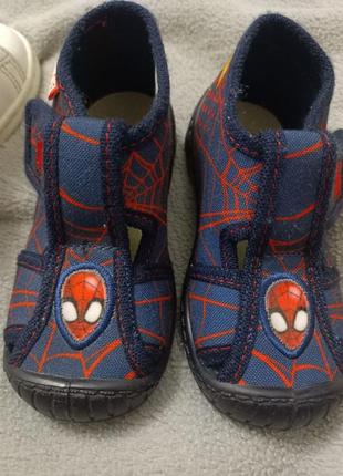 Сандалі, тапочки в садок