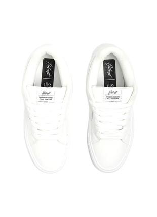 Мужские трендовые кроссовки в белом цвете3 фото
