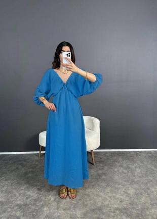 Длинное свободное летнее платье туника сарафан из муслина хлопковое с открытой спиной с декольте синее с пышной юбкой солнце расклешенное