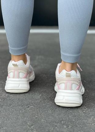Женские кроссовки белого с розовым цветом, легкие и удобные10 фото