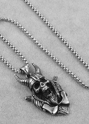 Ланцюжок з підвіскою у вигляді черепа у норманському стилі