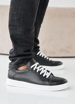 Кеди чоловічі чорні шкіряні на білій підошві