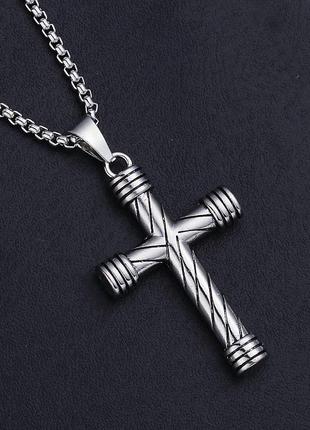 Срібляста підвіска у вигляді хреста на ланцюжку