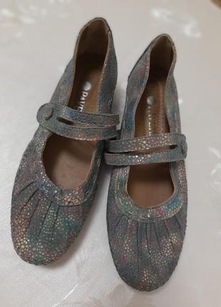 Якісні зручні шкіряні фірмові туфлі лазерне тиснення  pavers