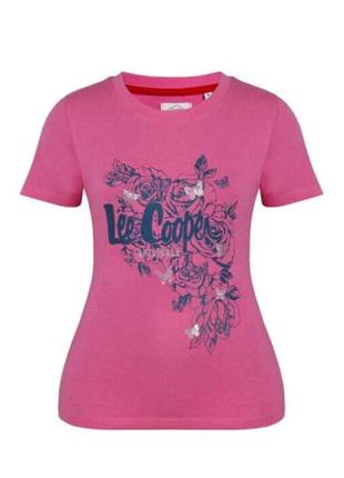Базовая женская футболка с принтом насыщенного розового цвета от lee cooper.1 фото