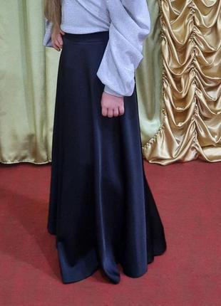Довга атласна юбка
