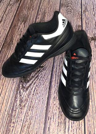 Кожаные футбольные сороконожки adidas для мужчины. размер 41-42